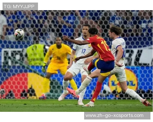 足球巨星挥别绿茵深情亲吻足球定格永恒瞬间